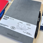 Agenda Settimanale 17x24 + penna Gel 0.7 TINTA UNITA