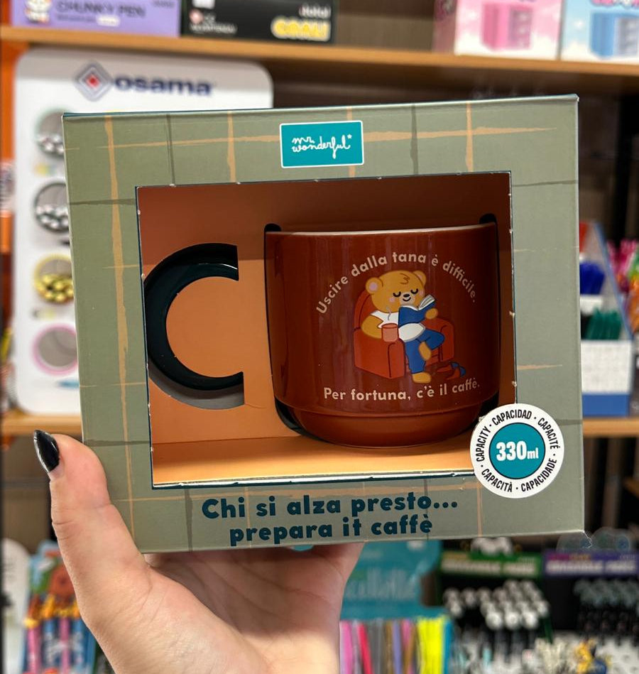 Tazza impilabile - Uscire dalla tana è difficile. Per fortuna, c’è il caffè.